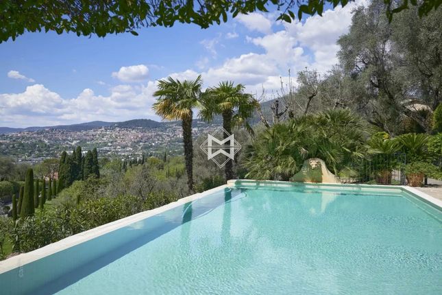 Detached house for sale in Grasse, 06130, France