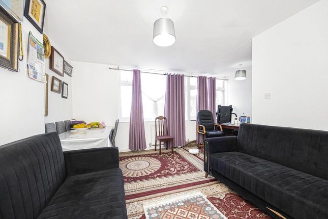 Flat 42, Donegal House,, Cambridge Heath Road, London photo 4