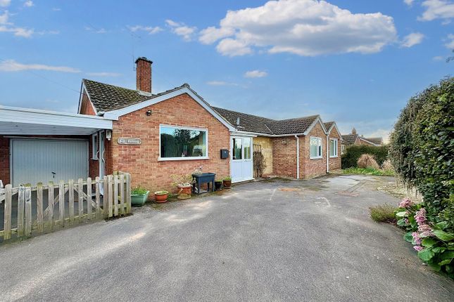 Thumbnail Bungalow for sale in Buckland Road, Charney Bassett, Wantage