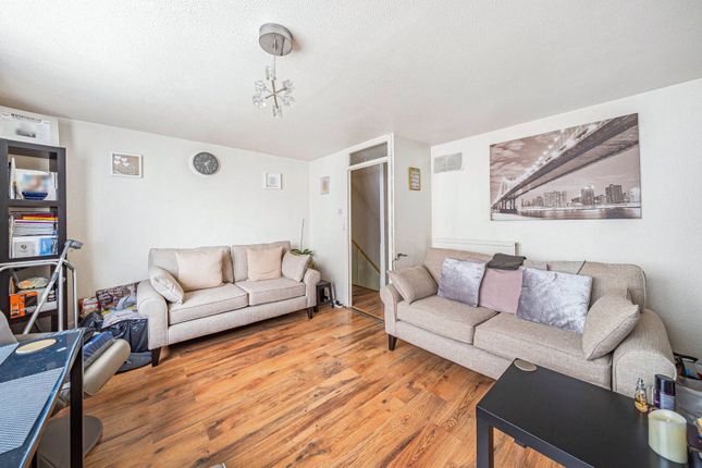Maisonette for sale in Acacia Road, Wood Green, London