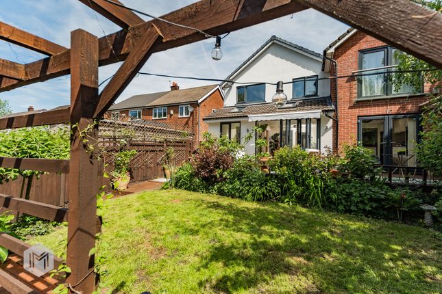 330 Hough Fold Way, Bolton photo 2