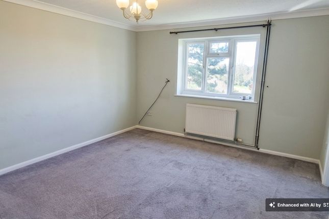 1 Cromwell Close, Faringdon photo 2