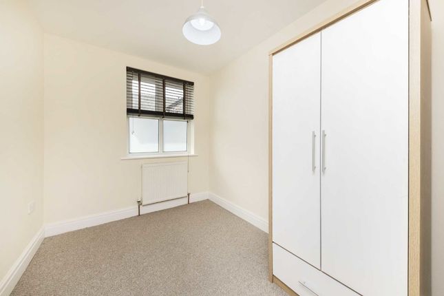 Flat to rent in Mitcham Road, London