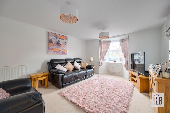 10, Doreen Close, Copsewood photo 3