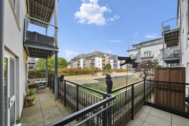 Flat 5 Kew Apartments, 1, Wintergreen Boulevard, West Drayton photo 4