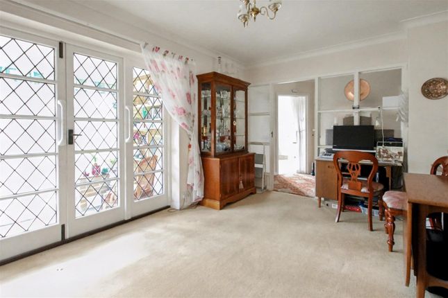 97A, Nutcroft Grove, Fetcham photo 4