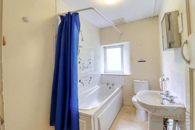 3 Swanspool Flats, Wellingborough photo 5