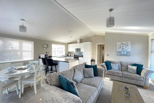 11 Willow Brook, Foxhunter Park, Monkton Street, Ramsgate photo 2