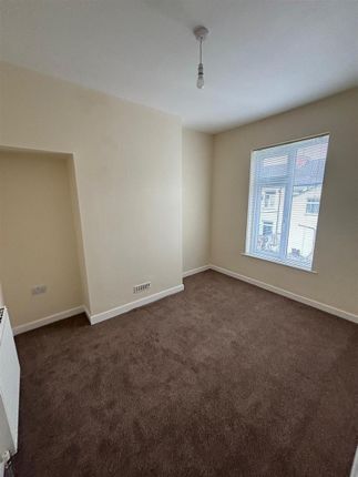 Terraced house to rent in Albert Avenue, Wellsted Street, Hull