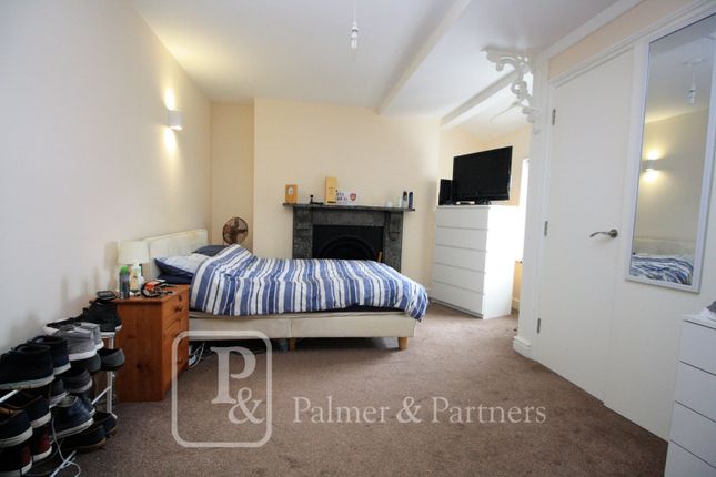 Flat 3, 15a, High Street, Essex photo 5