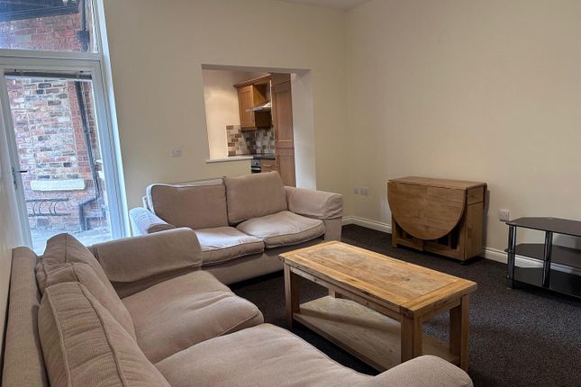 3-bed flat on Lonsdale Terrace, Newcastle Upon Tyne, £2,145/mo