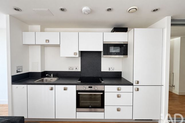 Flat 138, 2, Cornmill Lane, London photo 3