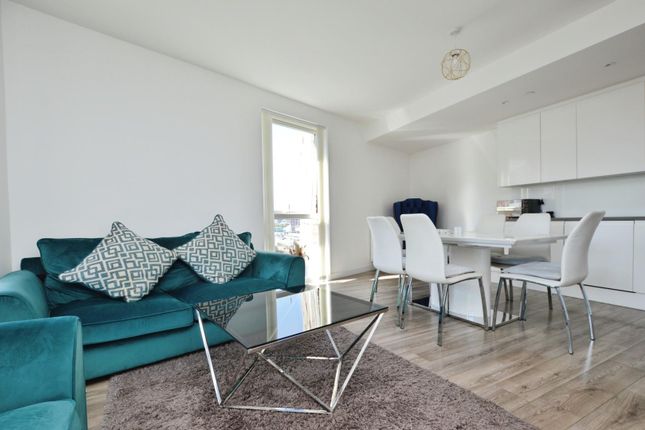 31, 17, Charles Darwin House, Minnie Baldock Street, London photo 3