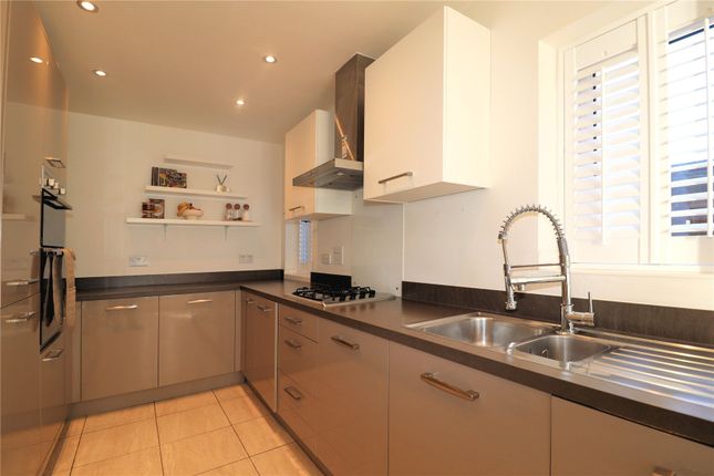6, Inwood Close, Surrey photo 3