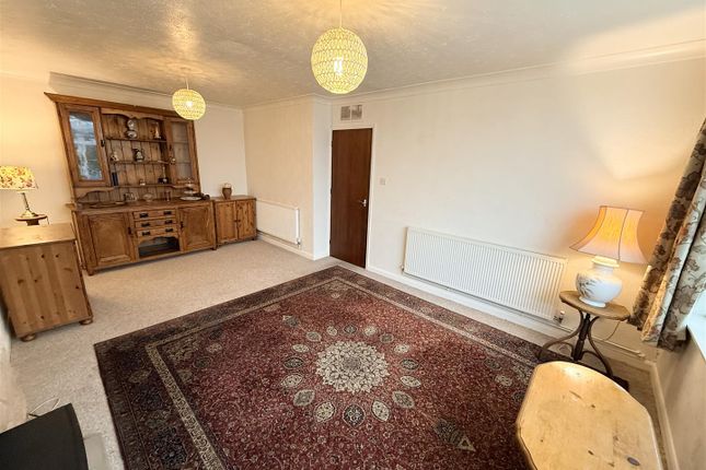 16, Vicarage Close, Ilkeston photo 3