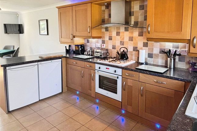 3, Travis Close, Doncaster photo 2