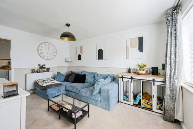 23, Stuart Close, Trowbridge photo 4