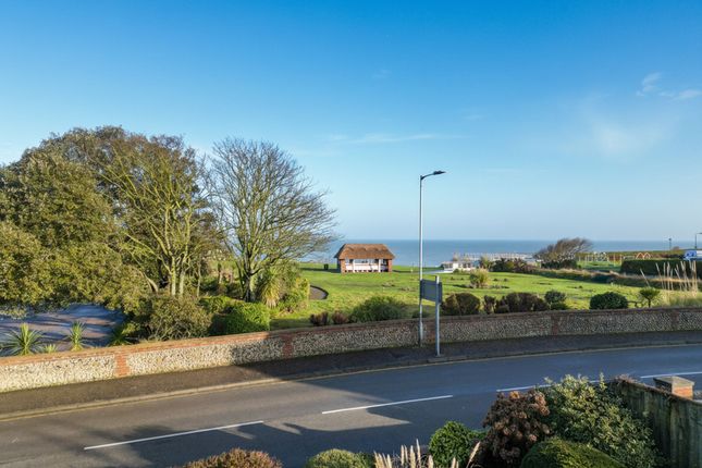 8 Overstrand Road, Cromer photo 2
