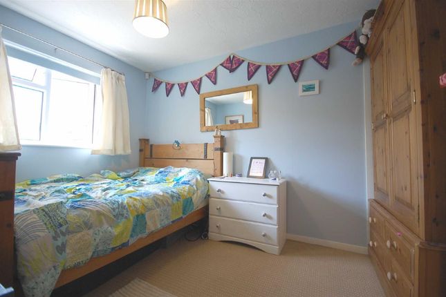 61, Rabournmead Drive, Northolt photo 4