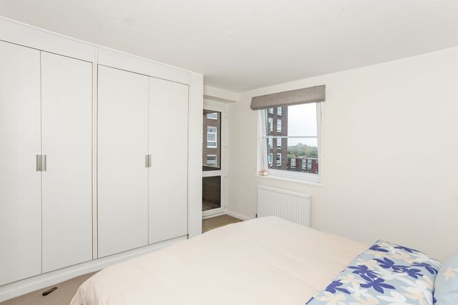 Flat to rent in Holyport Road, London