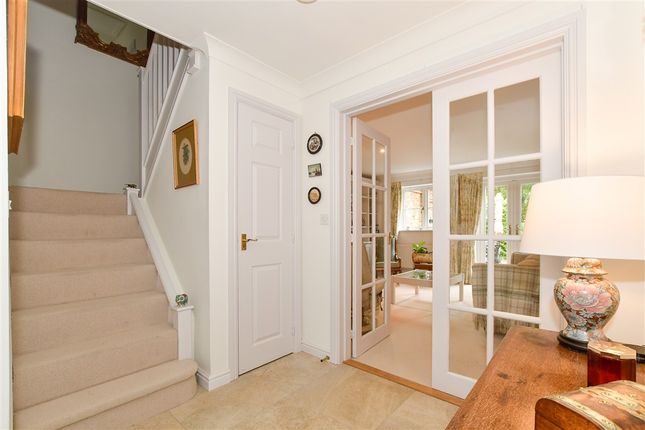 Wyvern Place, Warnham photo 4