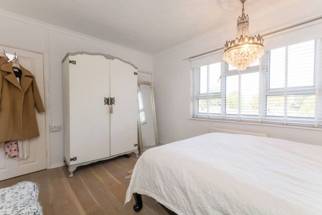 Flat for sale in Ellesmere Road, Chiswick, London