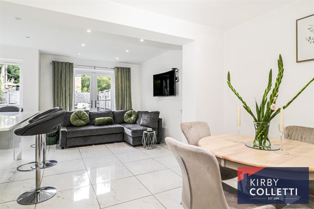 16, Silverfield, Broxbourne photo 4