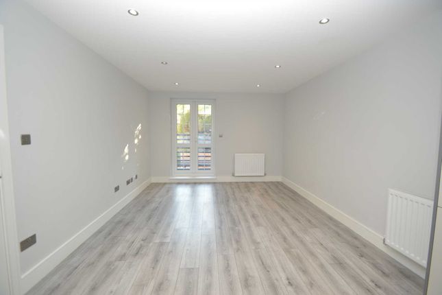 Flat 2, Welcomes Road, Purley photo 3