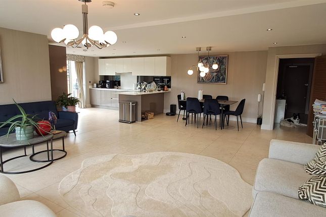 13 Lancaster House, Marlborough Drive, Bushey photo 4