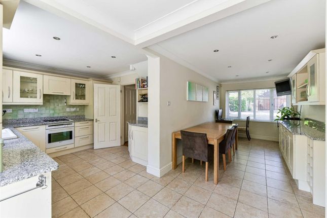 11, Bluegates, Stoneleigh/Ewell photo 3