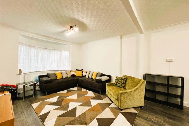 36 Friars Way, London photo 4
