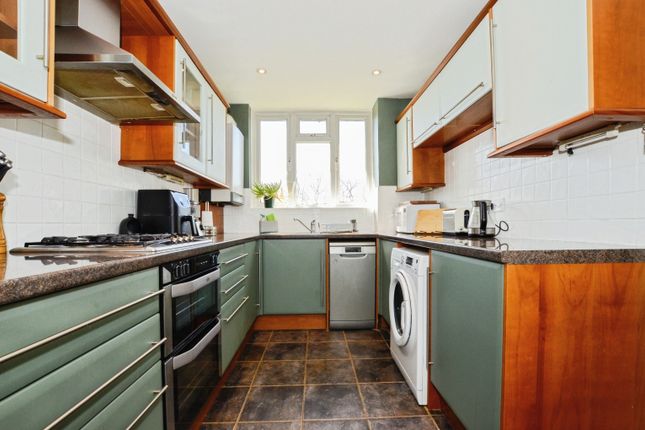 Flat 21/Sabine House, Shirley Road, Abbots Langley photo 4