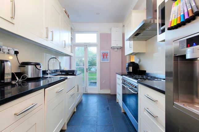 Flat for sale in Marius Road, Wandsworth, London