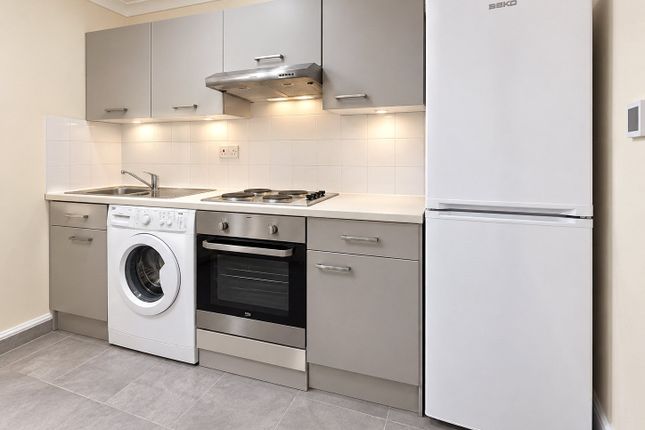 18, Tasker Close, Greater London photo 4