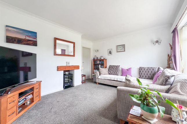 10, Beech Close, Leek photo 3