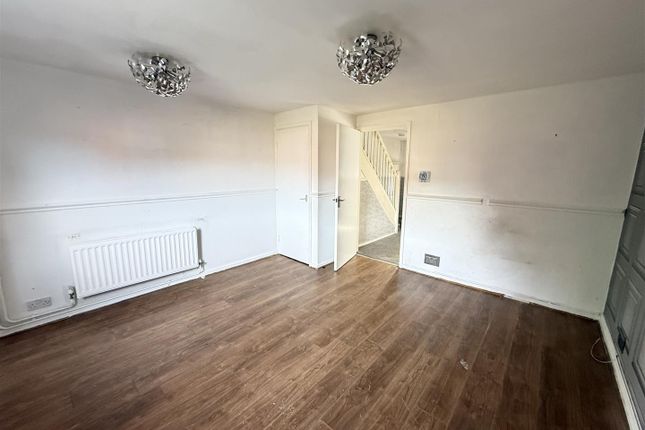 67, Anthony Close, Manchester photo 3