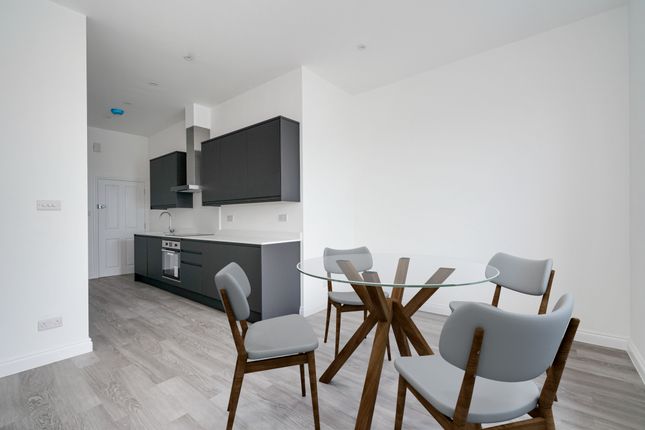 Flat 2, 360a Walton Road, Surrey photo 4