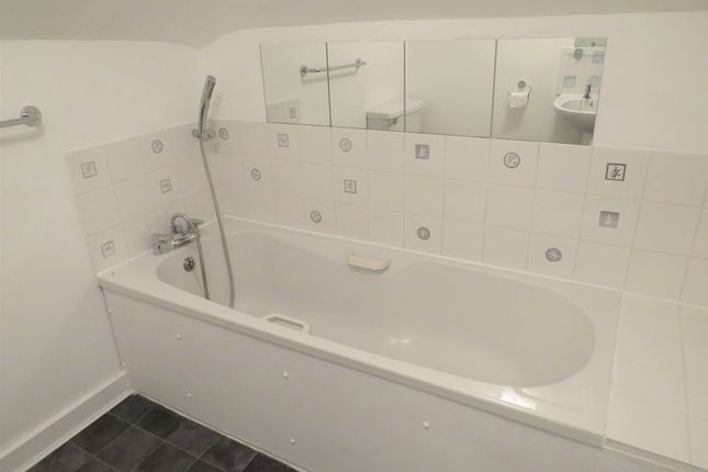 34b, The Hornet, Chichester photo 5