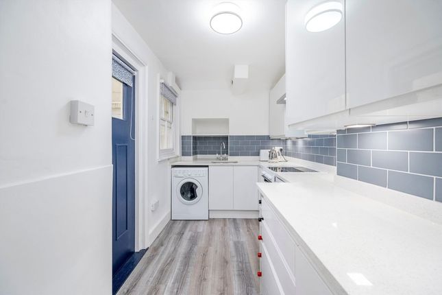 Flat 9, 46, Ennismore Gardens, London photo 3