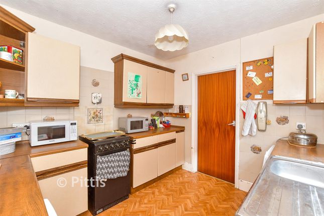 26, Medina Avenue, Newport photo 2