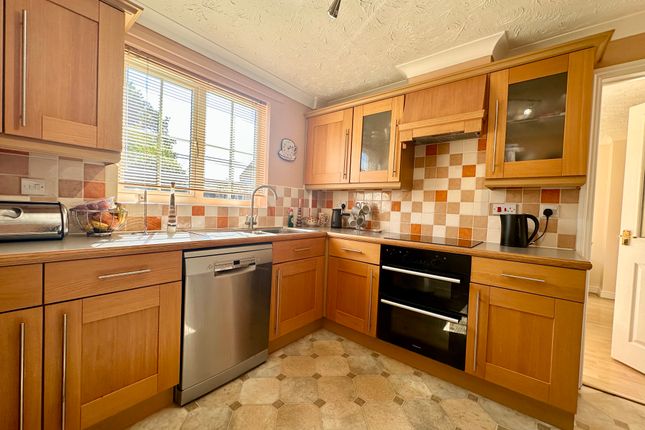 77, Seafields Drive, Great Yarmouth photo 5
