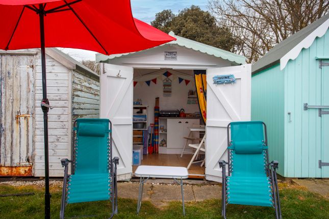 Beach Hut 285, Golf Road, Felixstowe photo 2
