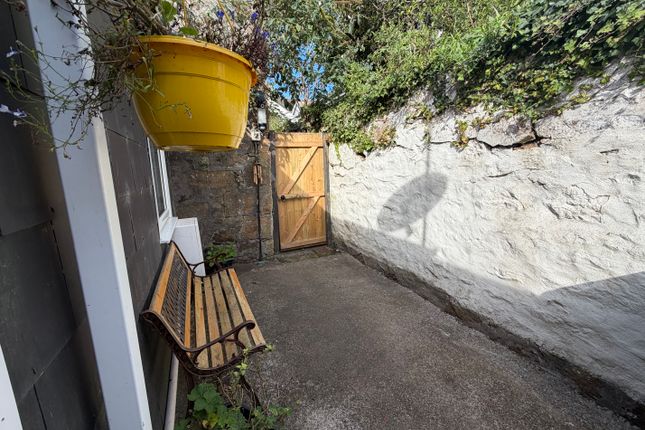 1b, Chapel Street, Camborne photo 2