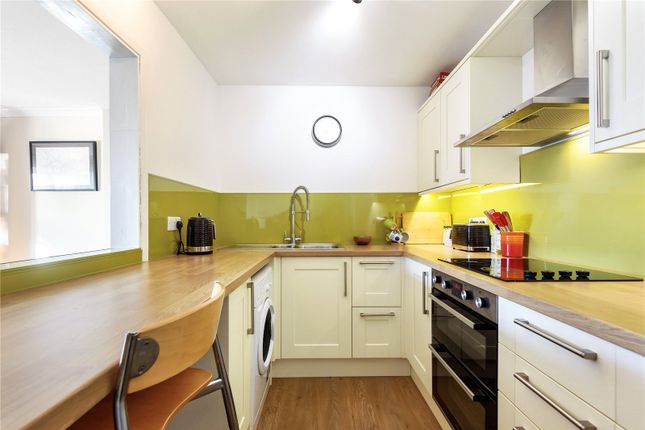 32, Milton Gardens, Berkshire photo 2
