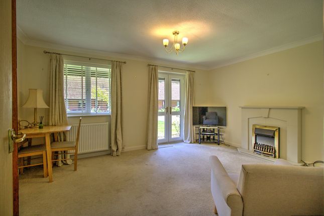 11 Felwater Court, London Road, East Grinstead photo 2