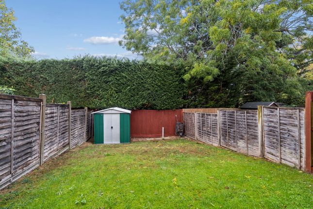 13 Greensward, Bushey photo 4