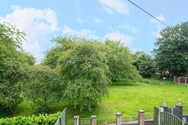 35, Bellmount Green, Leeds photo 4