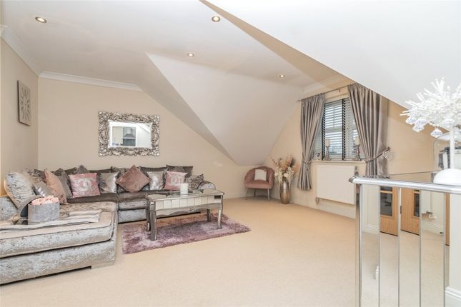 Flat for sale in Peel Court, Reading Road, Pangbourne