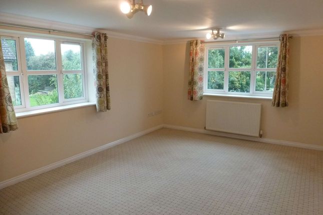 12 Kitsbridge House, Copthorne photo 3