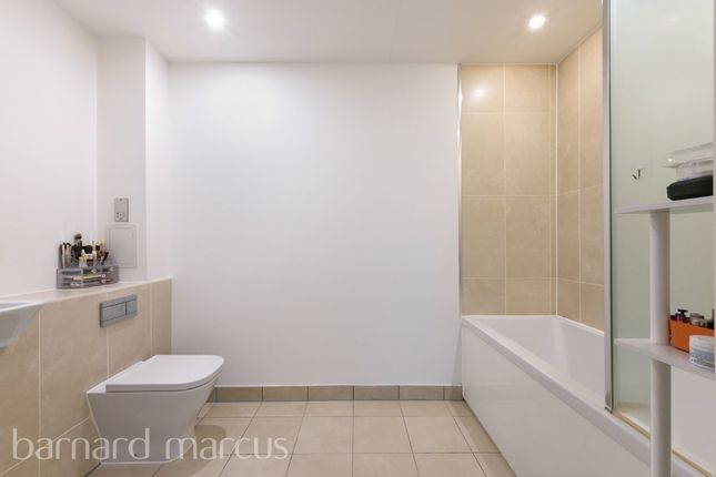 34 Cranston Court, Bloemfontein Road, London photo 3